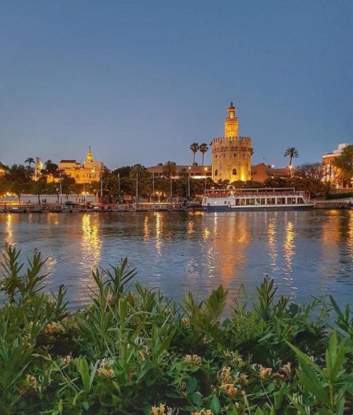 Apartamento Con Vistas Al Rio Guadalquivir En Triana, Sevilla Kültér fotó