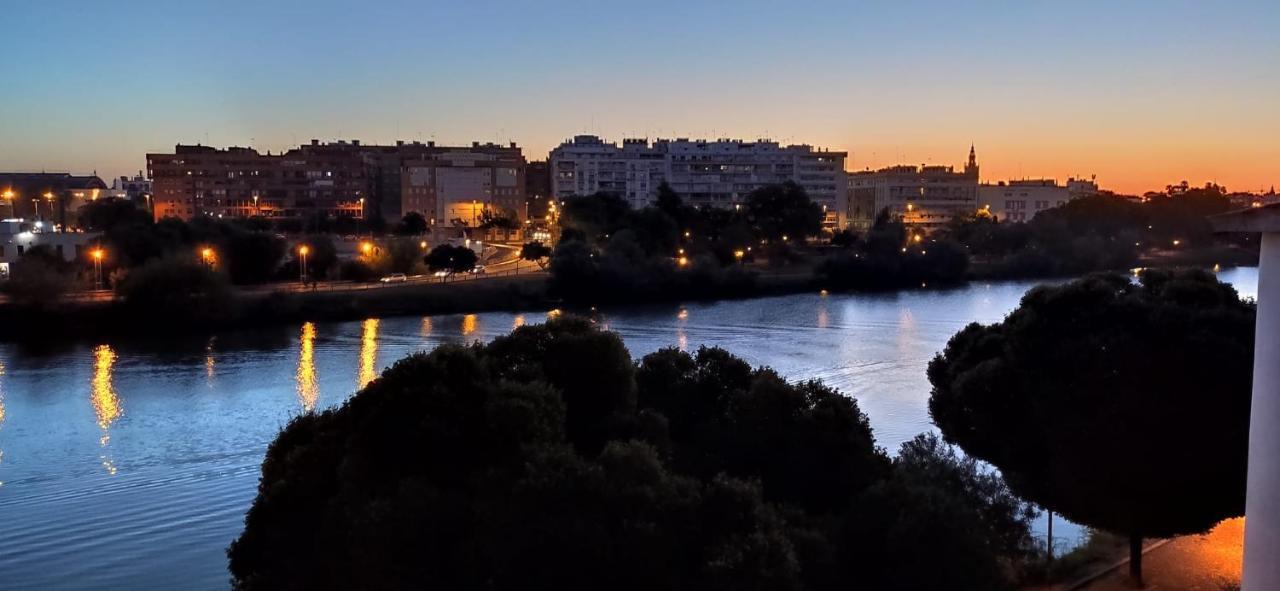 Apartamento Con Vistas Al Rio Guadalquivir En Triana, Sevilla Kültér fotó